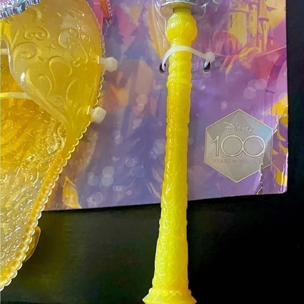 NWT-DISNEY-BELLE ACCESSORY SET